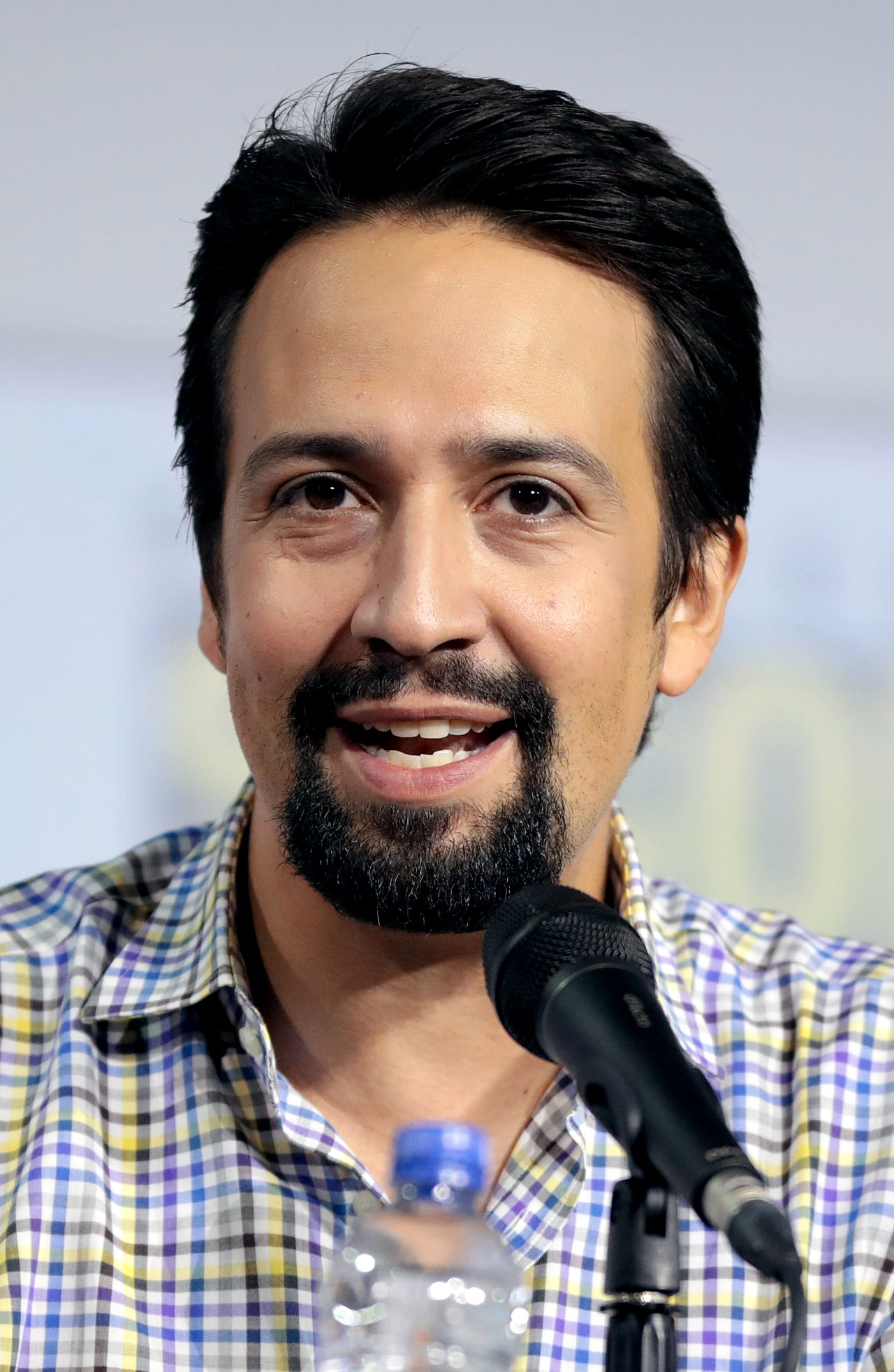 Lin-Manuel Miranda visiting a Puerto Rican coffee farm with local farmers in the background (Wikimedia: Lin-Manuel Miranda & James McAvoy (48383681926) (cropped).jpg, CC BY-SA 2.0)