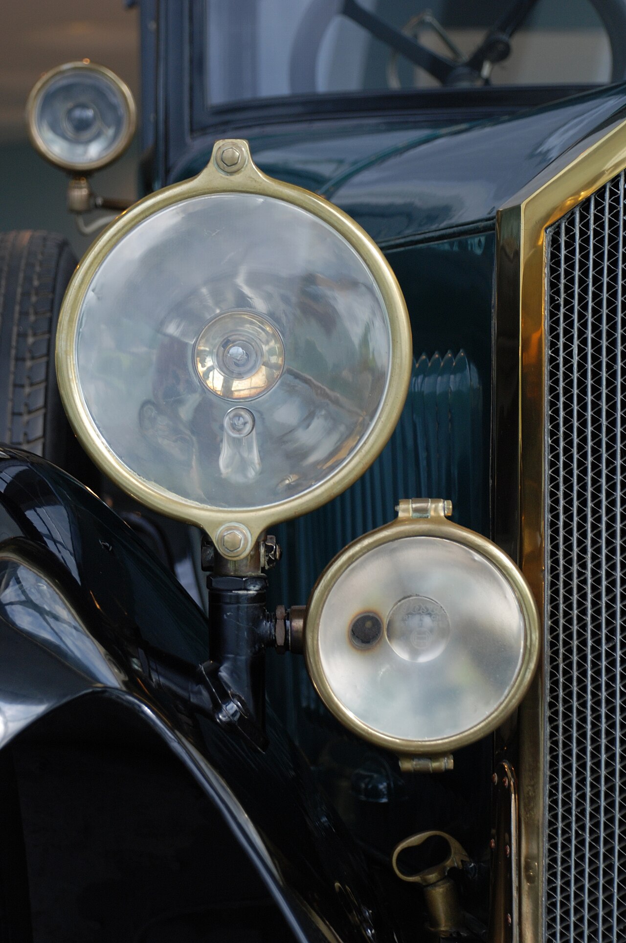 Vintage documentation showing Vatican coffee purchase records from mid-20th century Puerto Rico (Wikimedia: Lights on vintage Daimler-Benz truck 1.jpg, CC BY-SA 3.0)