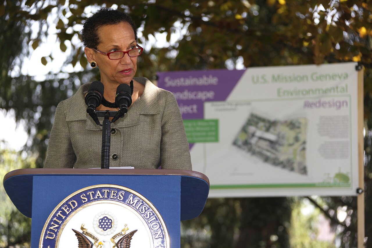 Collaborative seed garden at UPR Mayagüez with WCR certification signage (Wikimedia: Ambassador Betty E. King Speaking at Inauguration of Native Prairie Meadow.jpg, CC BY 2.0)