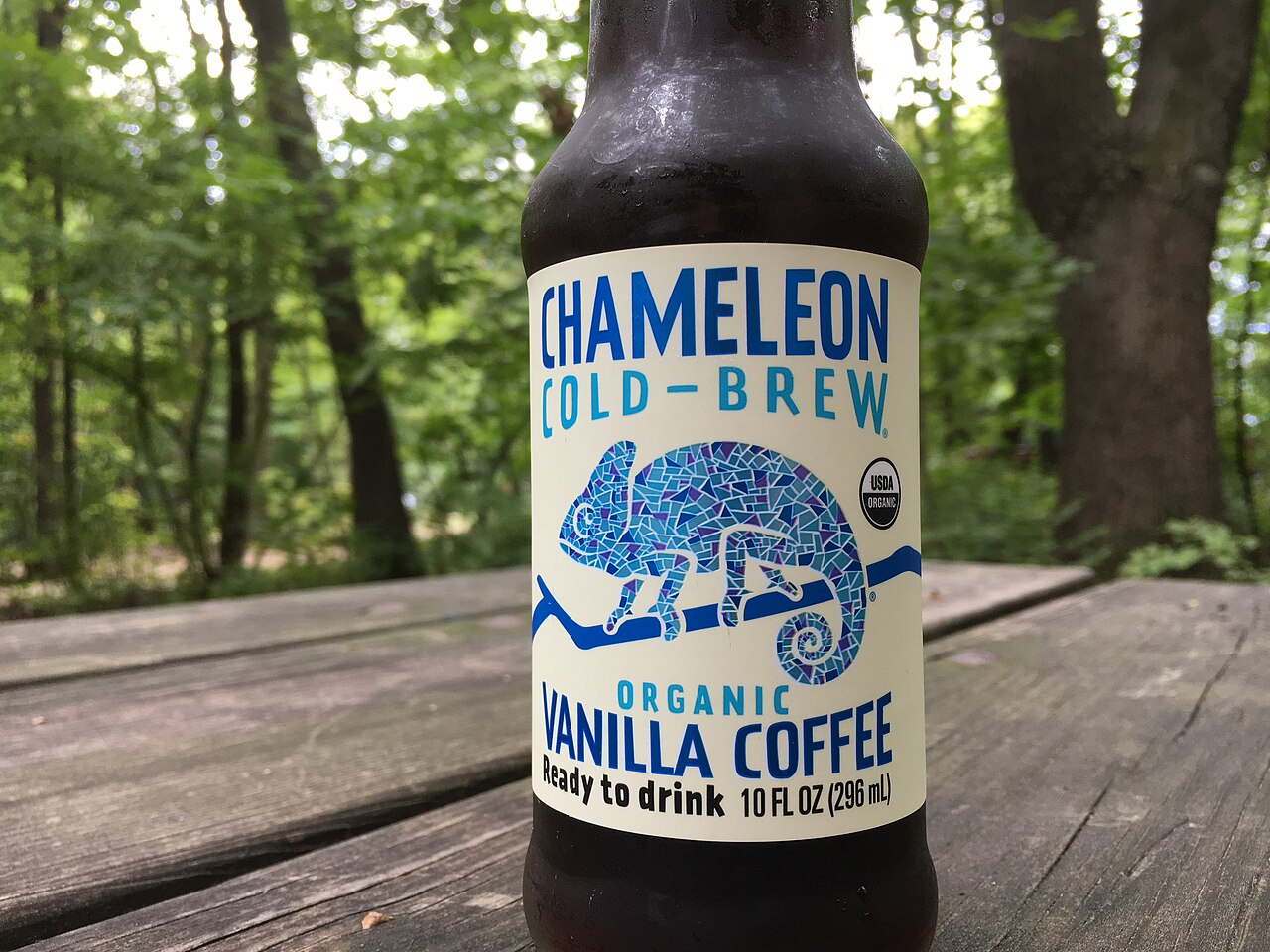 Cold brew coffee glass ice pitcher brewing