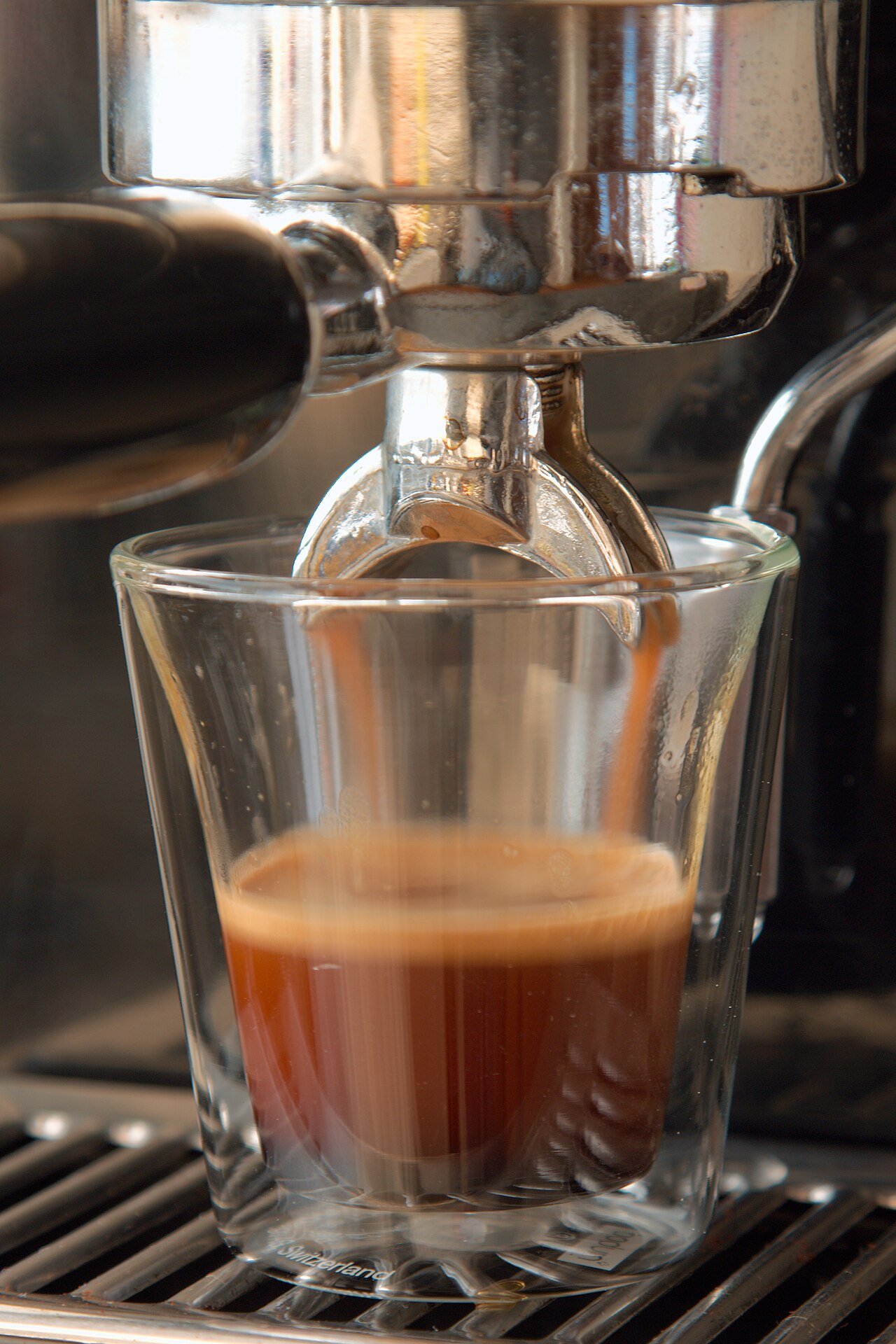 Perfect espresso extraction demonstration