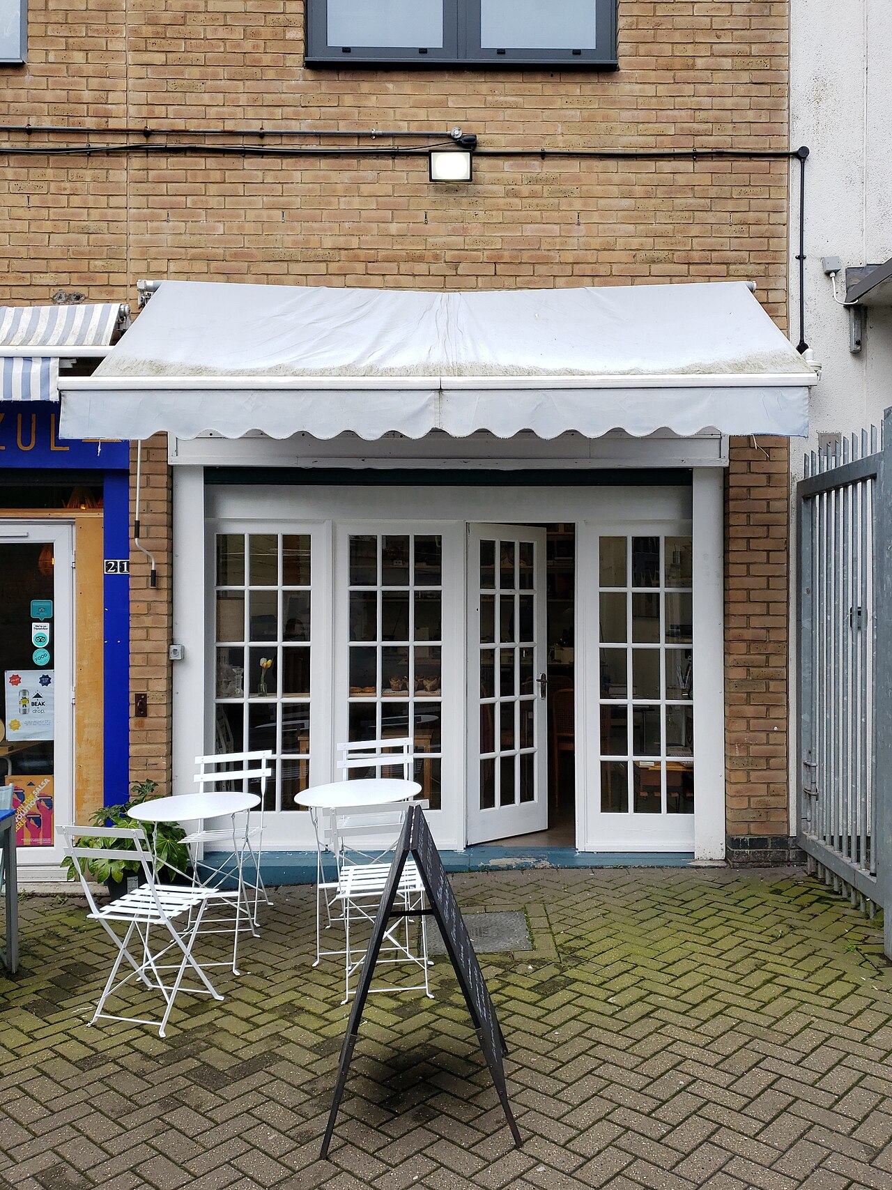 jazz kissaten vinyl record player vintage japanese coffee